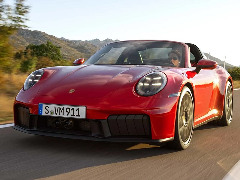 The new Porsche 911 received a hybrid powertrain for the first time